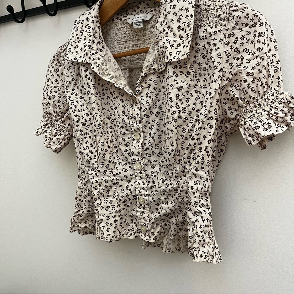 American Eagle Cream Button-Down Floral Peplum Top Puff Sleeve XS